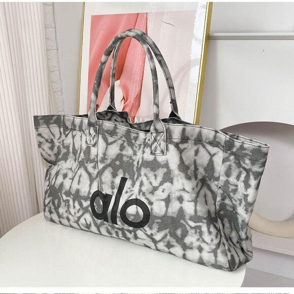 ALO Yoga Grey Tie-Dye Iconic Shopper Tote Gym Bag - Picture 1 of 4